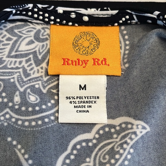 Ruby Rd. Women’s navy and white floral 3/4 sleeve top raised white dot Size M - Picture 4 of 6